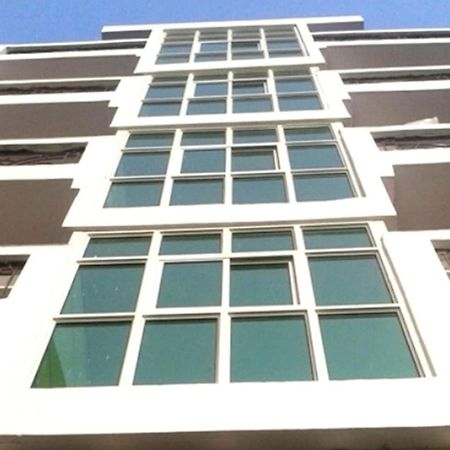 Charanpahari Hotel New Delhi Buitenkant foto