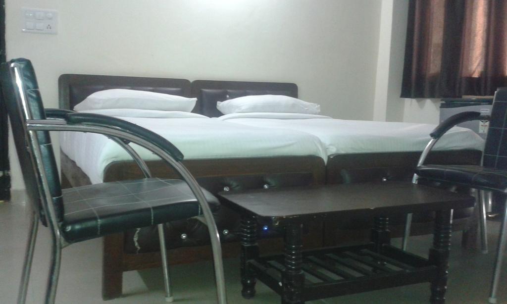 Charanpahari Hotel New Delhi Kamer foto