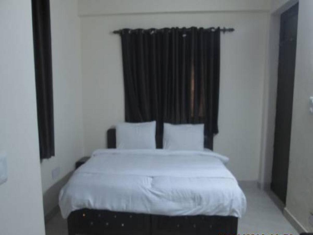 Charanpahari Hotel New Delhi Kamer foto