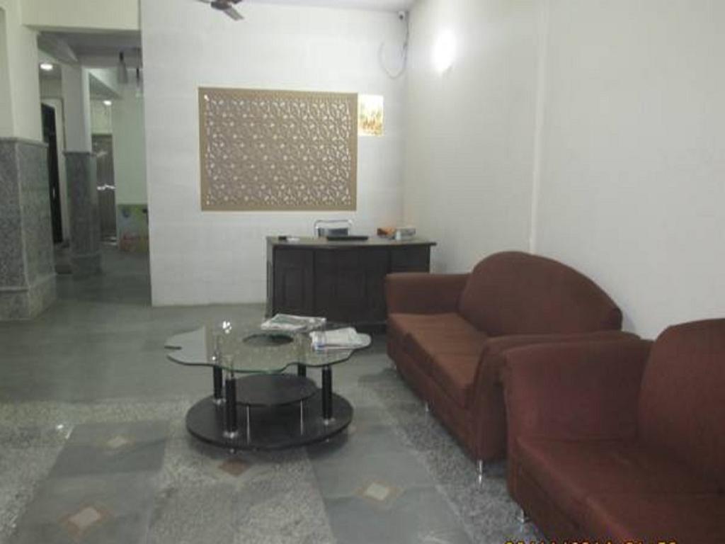 Charanpahari Hotel New Delhi Buitenkant foto