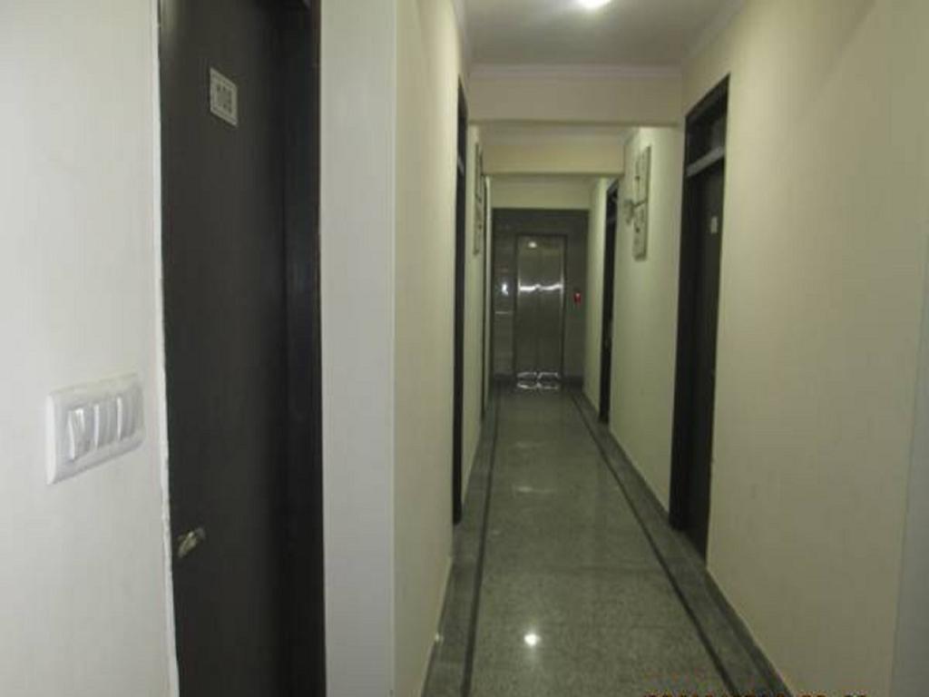 Charanpahari Hotel New Delhi Buitenkant foto