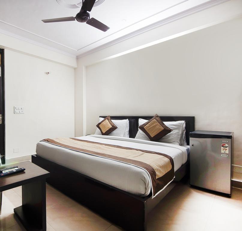 Charanpahari Hotel New Delhi Buitenkant foto