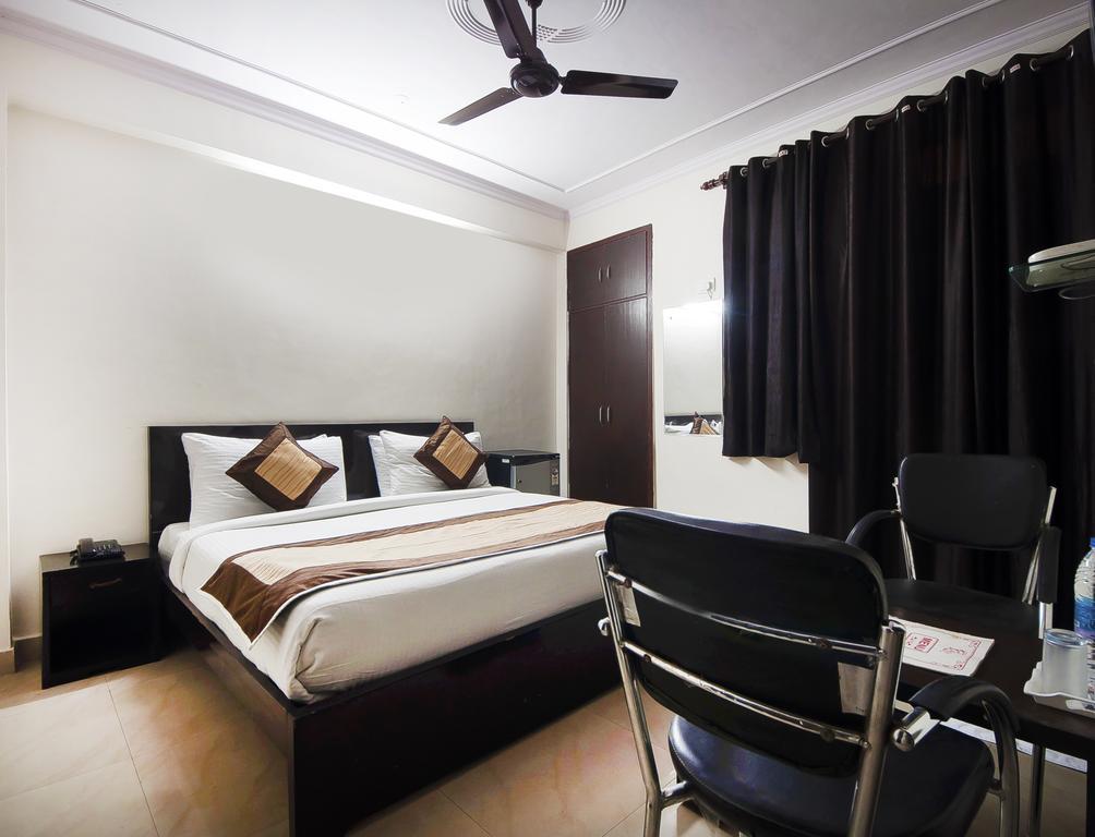Charanpahari Hotel New Delhi Buitenkant foto