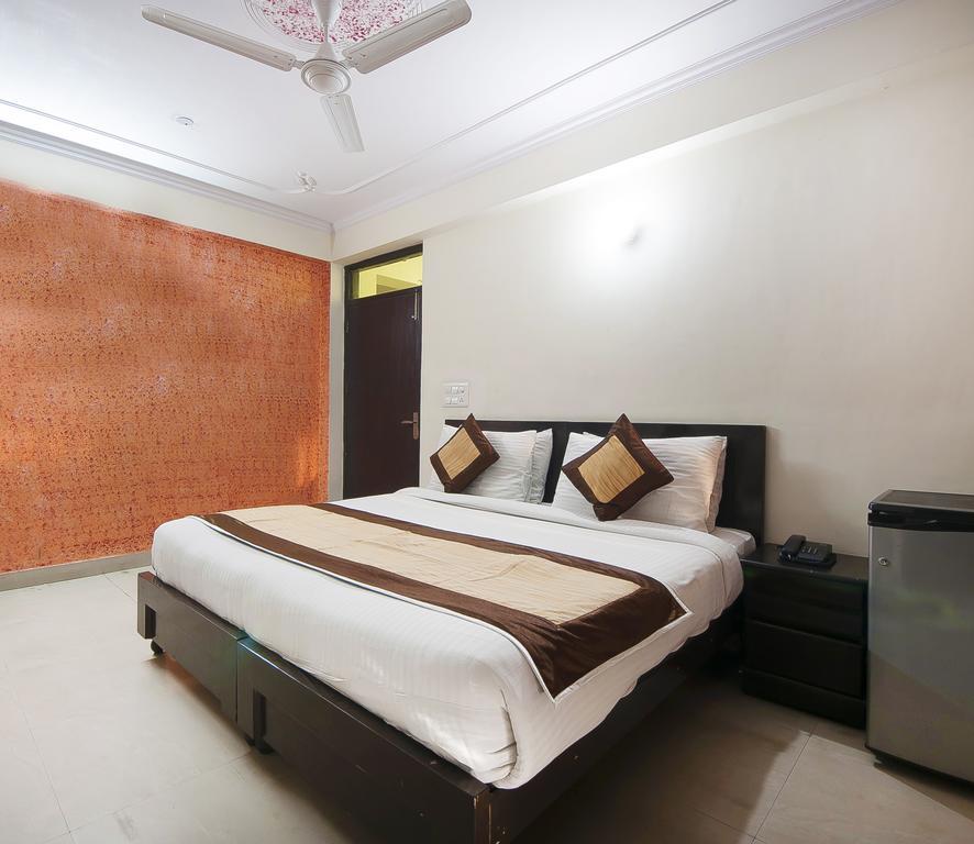 Charanpahari Hotel New Delhi Buitenkant foto