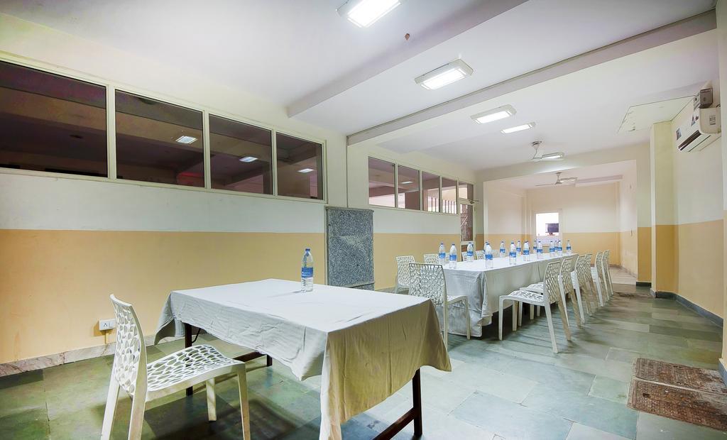 Charanpahari Hotel New Delhi Buitenkant foto
