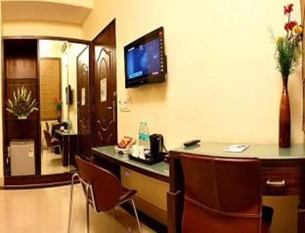 Charanpahari Hotel New Delhi Buitenkant foto