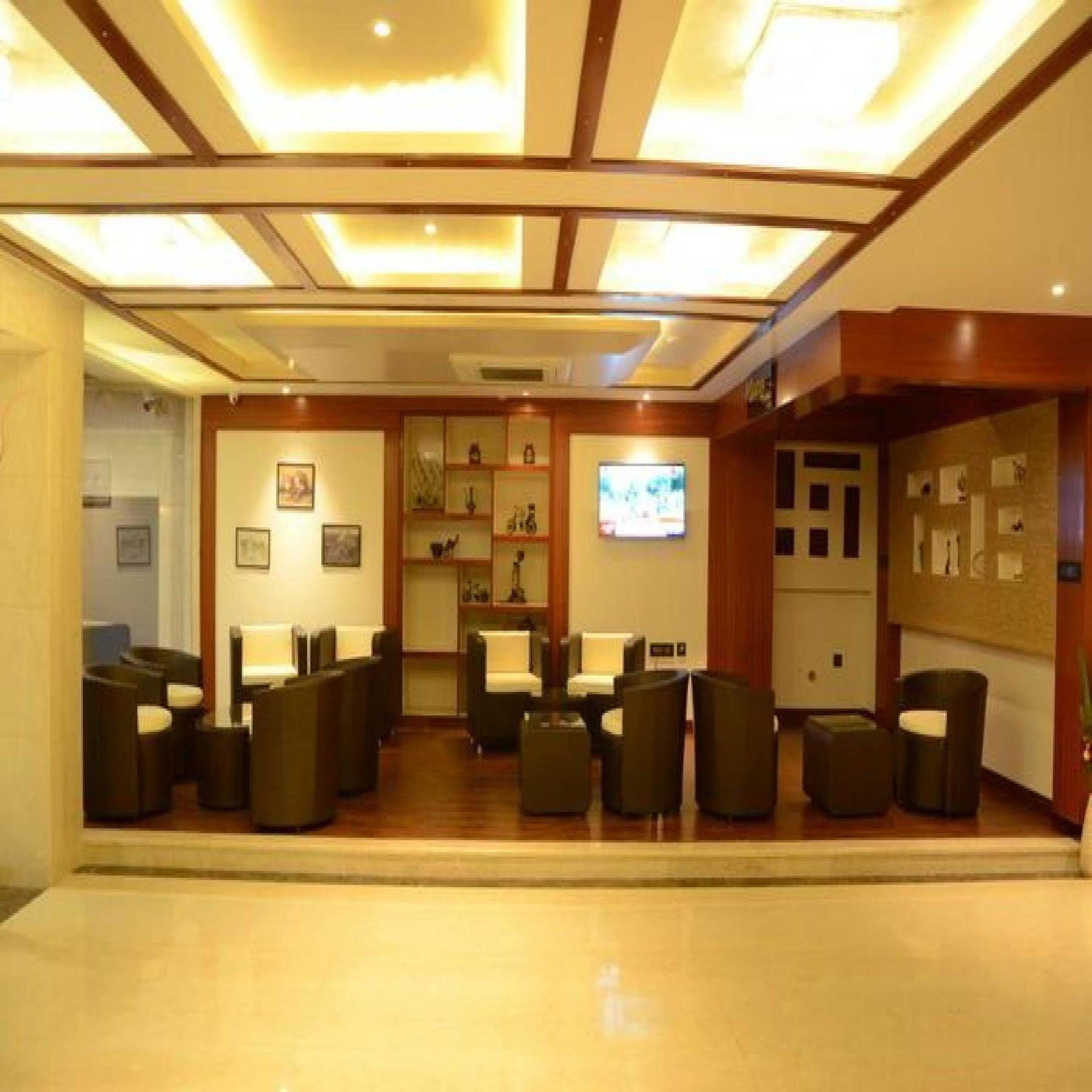 Charanpahari Hotel New Delhi Buitenkant foto