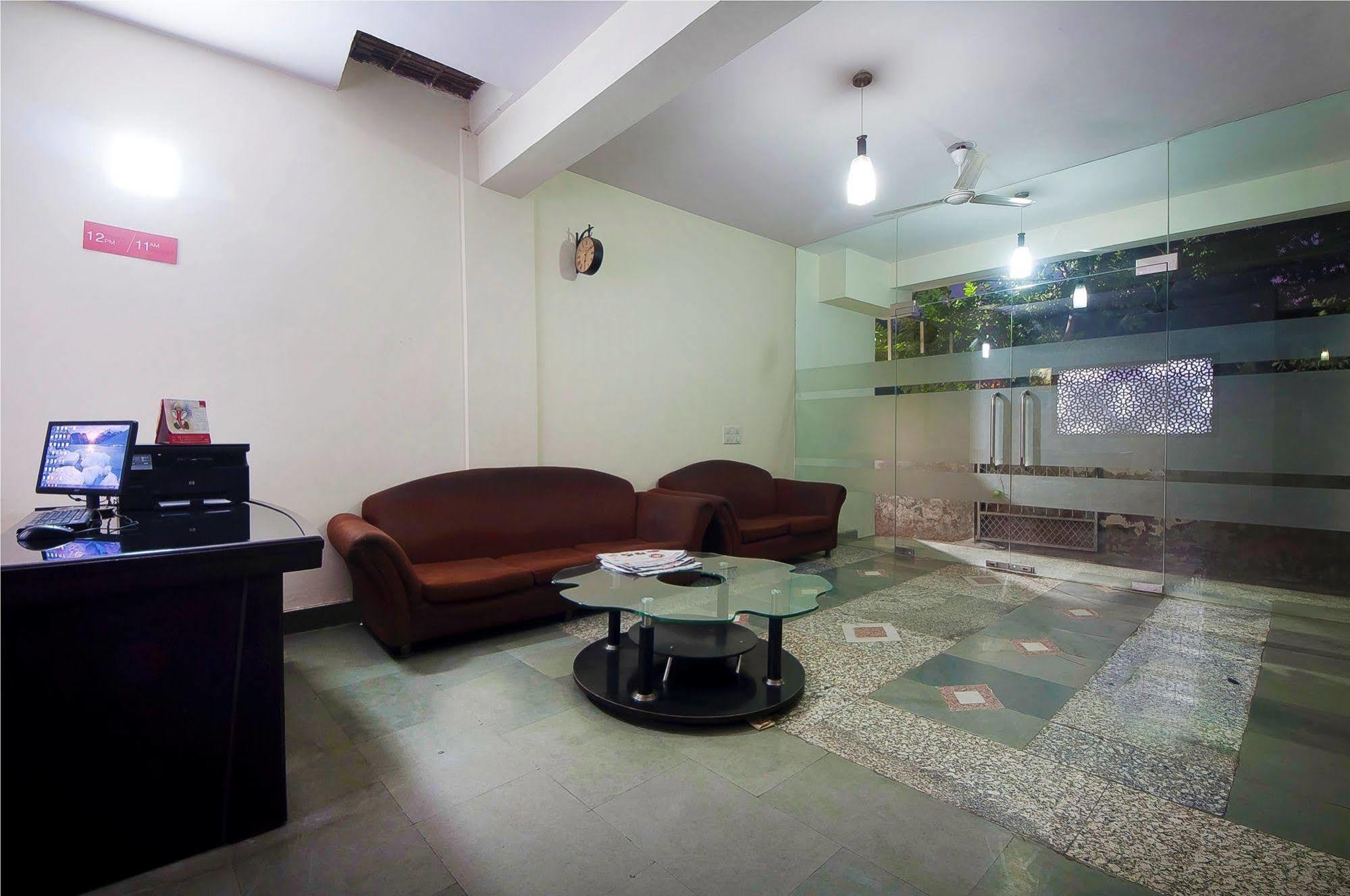 Charanpahari Hotel New Delhi Buitenkant foto