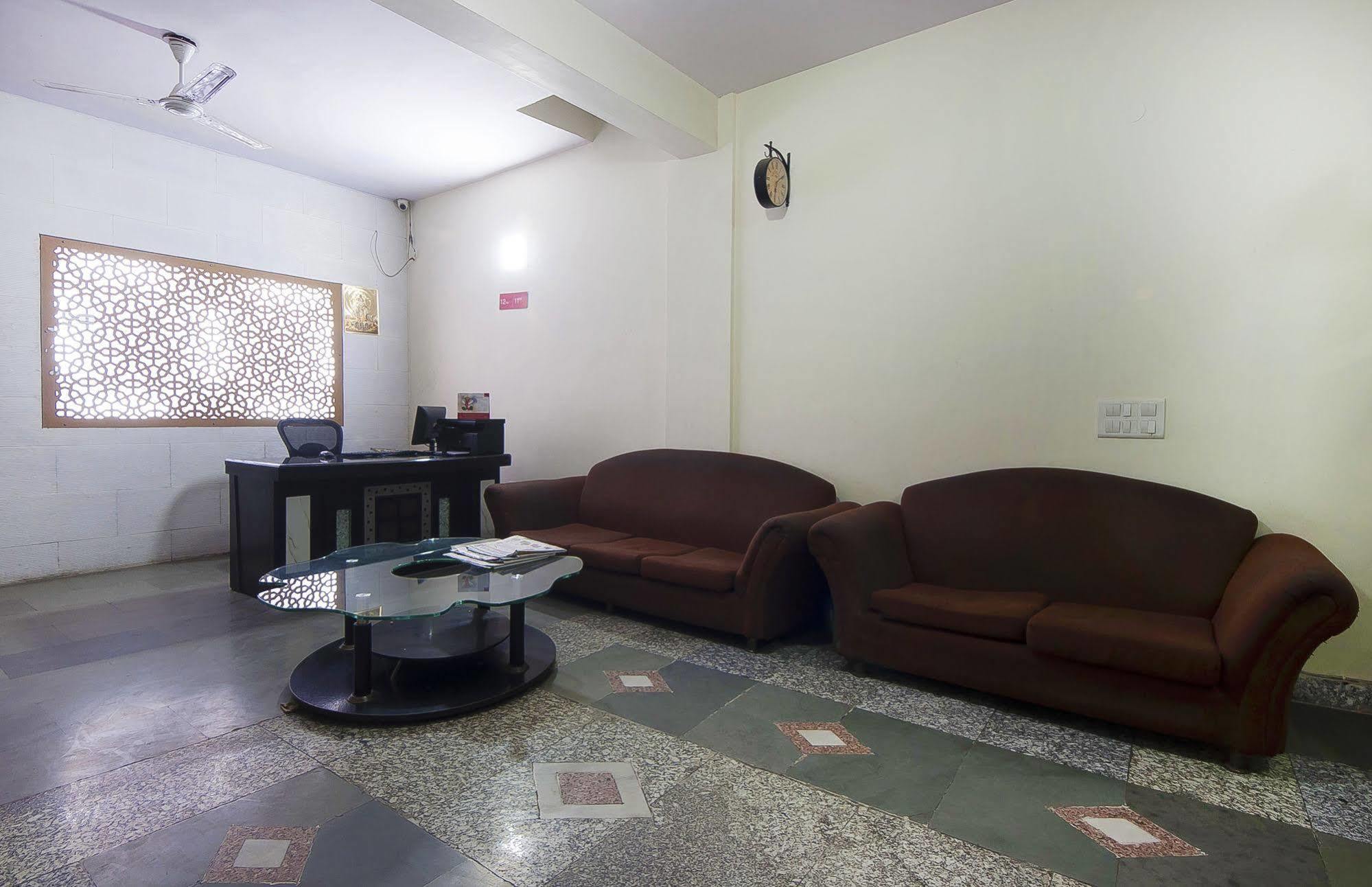Charanpahari Hotel New Delhi Buitenkant foto