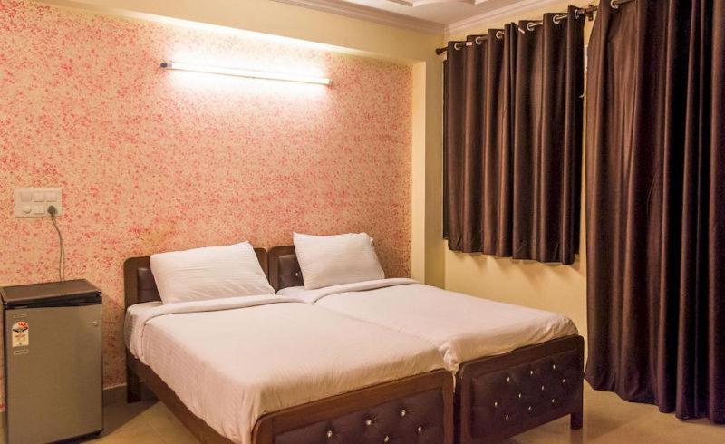 Charanpahari Hotel New Delhi Buitenkant foto